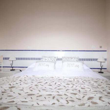 Almunecar Beach Apartment 阿尔姆尼卡
